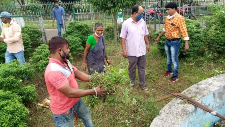 दक्षिण पूर्व रेलवे मजदूर संघ द्वारा बीसीएन शेड में आयोजित की गयी स्वच्छ भारत अभियान कार्यक्रम